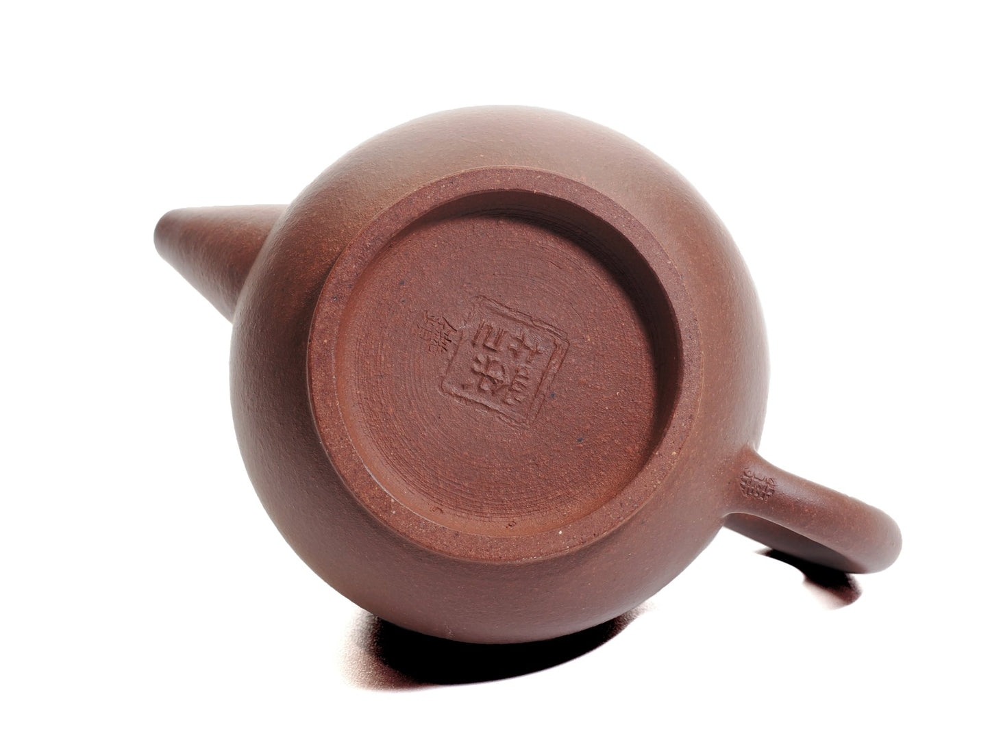 Bottom of the Ju Lun Zhu teapot showing the maker’s seal on the base.