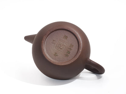 Base of the Bronze Grade teapot featuring the "30th Anniversary" (1995-2025) seal and the specific "Bronze" (铜) character mark.